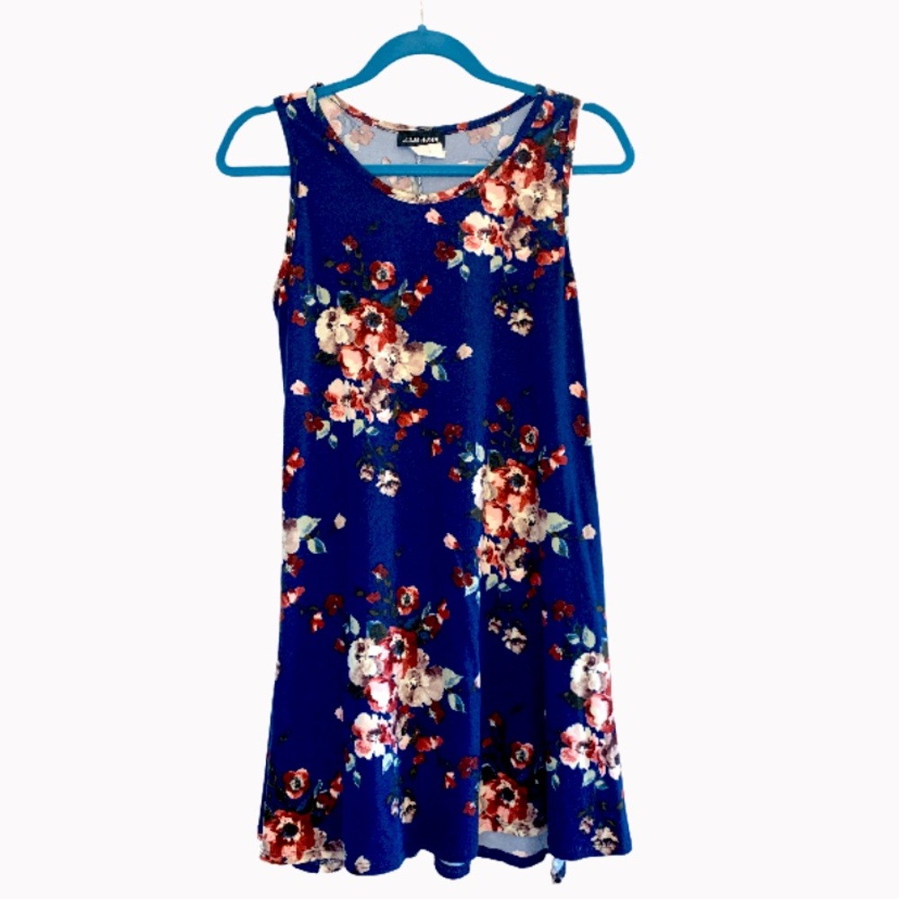 Sleeveless floral dress